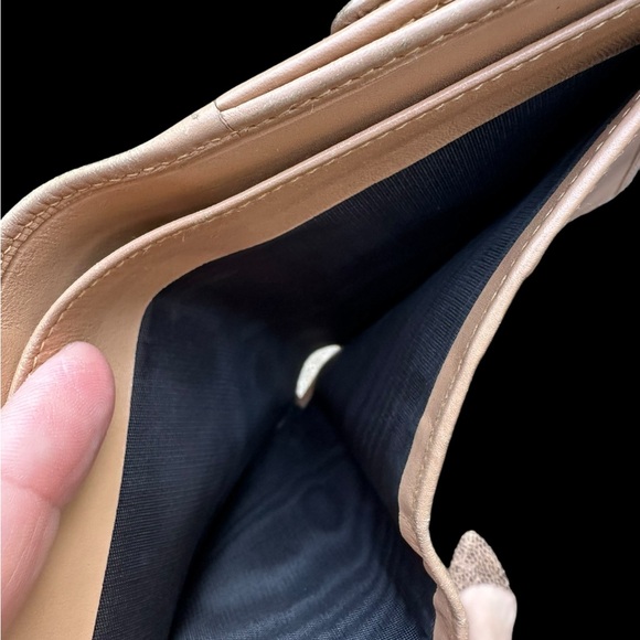 GUCCI leather wallet, beige with silver hardware. GUC with COA - Picture 4 of 13